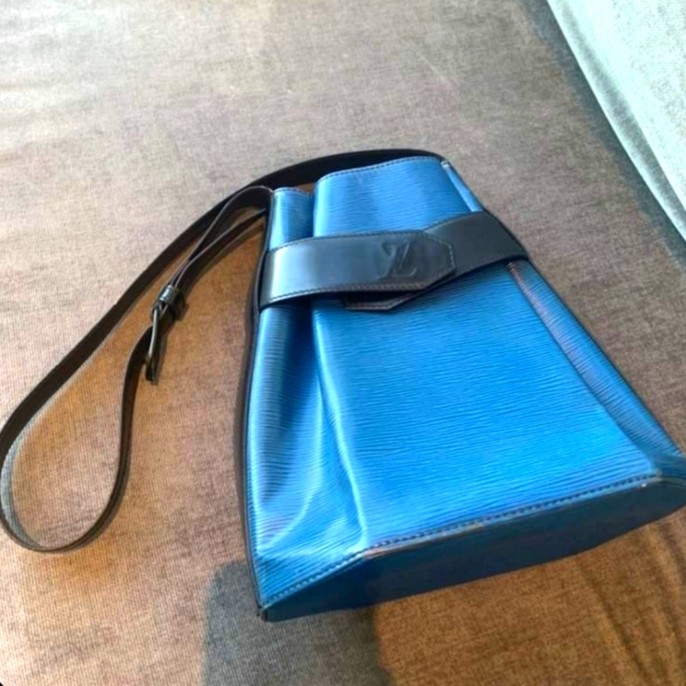 AUTHENTIC Louis Vuitton Sac D'epaule